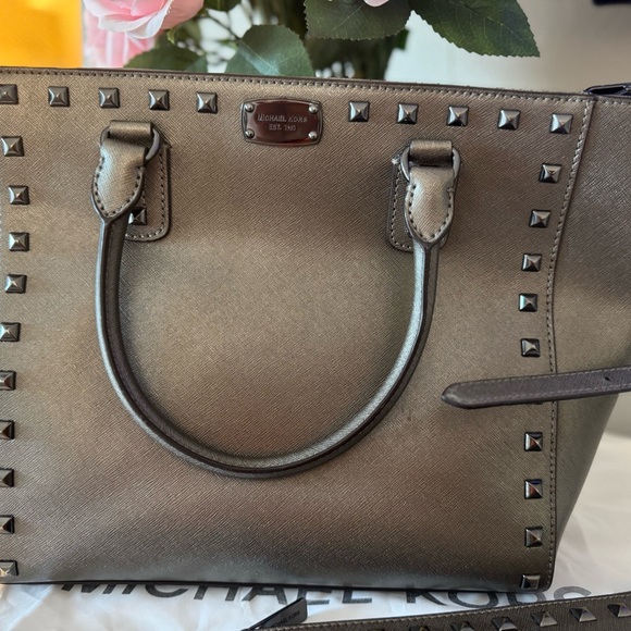 Authentic MK Leather Chrome Purse - Picture 2 of 8